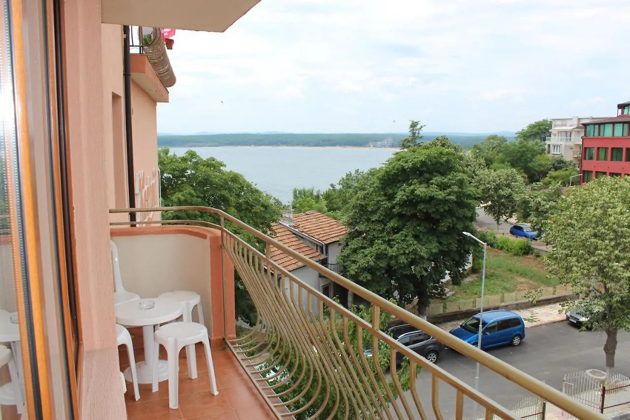 Pensionat Kostovi Primorsko Hotell